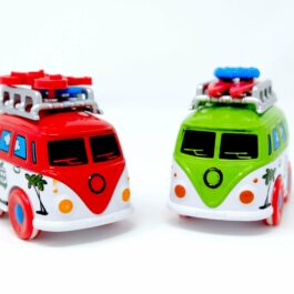 זוג כלי תחבורה ממתכת ופלסטיק – אוטובוסים